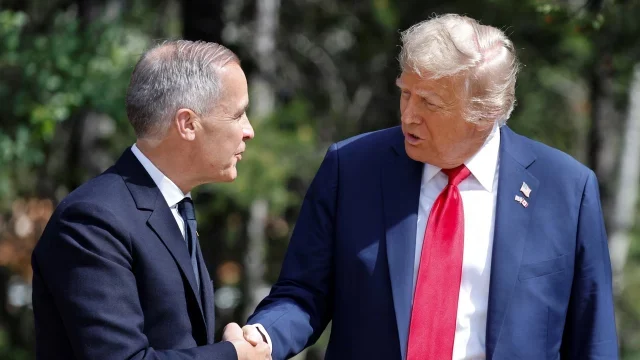 Trump evalúa no gravar con aranceles del 35 % a los bienes de Canadá que estén sujetos al T-MEC