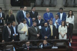 En medio de insultos, diputados piden al Ejecutivo declarar pandillas como organizaciones terroristas