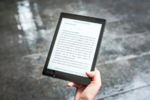 Japón permitirá usar libros de texto digitales a partir de 2030