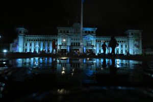 Luminarias hacen eco al Día de la Lengua de Señas de Guatemala