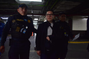 El Juzgado Quinto Penal suspendió la audiencia en la que se ordenaría la prisión preventiva en contra de Melvin Quijivix. Foto La Hora: Daniel Ramírez