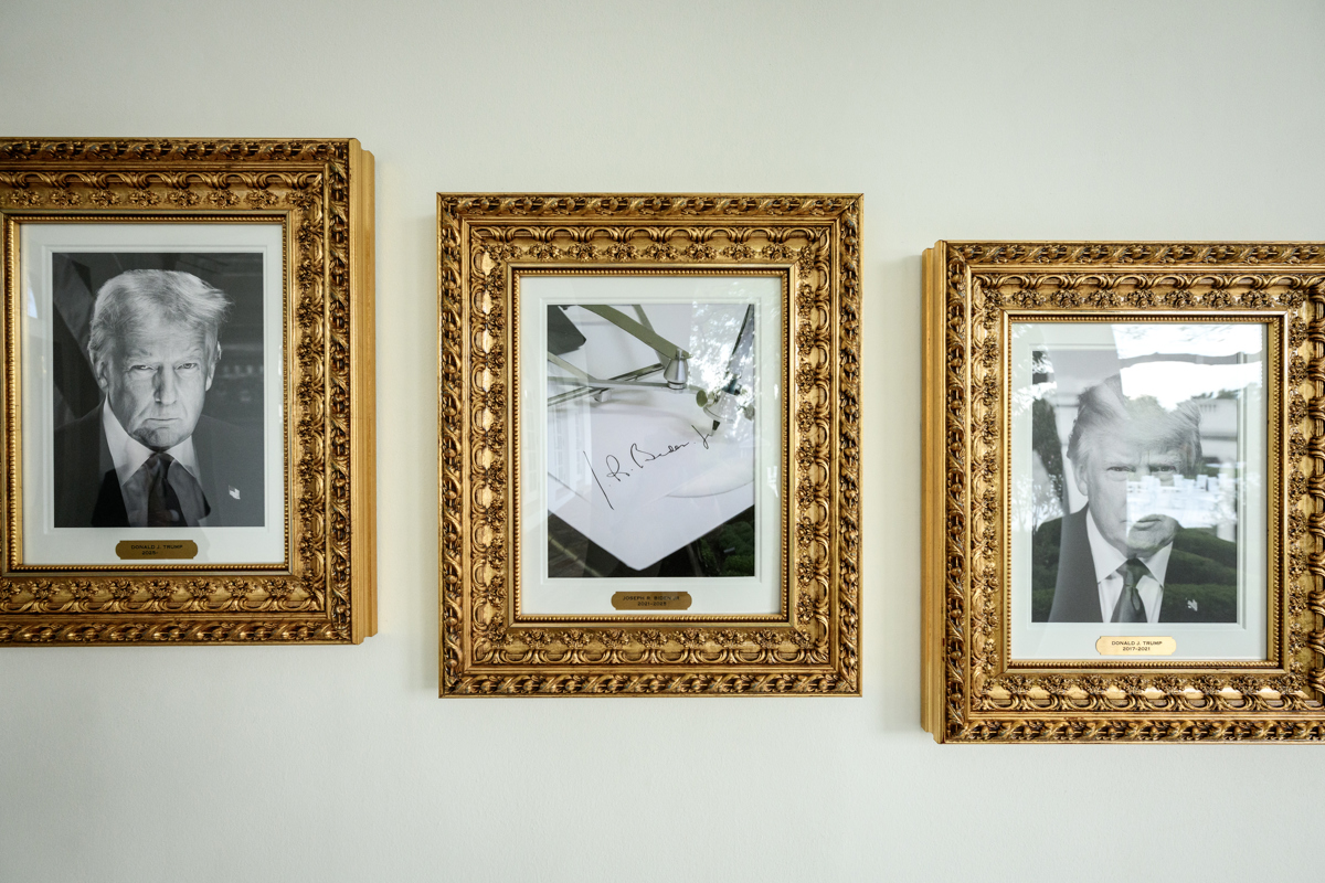 Fotografía tomada de la cuenta oficial de la Casa Blanca que muestra un bolígrafo automático en el lugar de la foto de Joe Biden en la galería de fotos presidenciales. Foto La Hora: EFE
