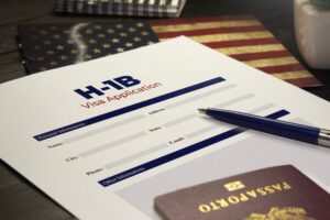 Profesionales guatemaltecos podrían verse afectados por el aumento en el costo de las visas H-1B, que pasaría de entre Q15,314 y Q38,286 a Q765,732 para trabajar temporalmente en Estados Unidos.