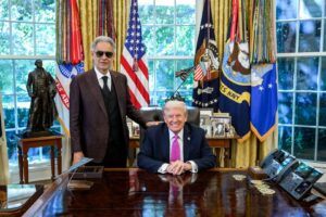 Andrea Bocelli visitó la Casa Blanca y le cantó a Donald Trump en la Oficina Oval