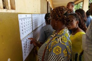 Cierran los colegios electorales tras las elecciones presidenciales en Camerún