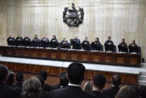 Los 13 magistrados de la Corte Suprema de Justicia. Foto La Hora: OJ.