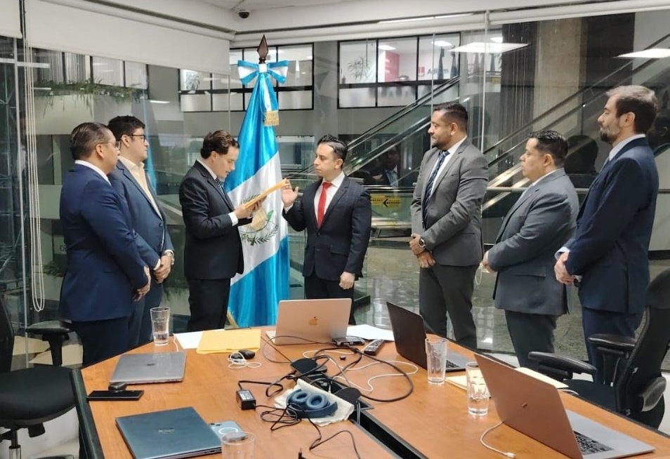 Javier Enrique Bauer Herbruger, Jorge Mario González Paz, Edgar Rolando Guzmán Fuentes, Luis Guillermo Velásquez, Jorge Alberto Santiago Chen Sam, Alfredo Skinner-Klée Sol, Jorge Miguel Castillo Castro.