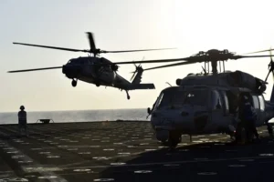 EE.UU. despliega helicópteros de combate cerca de Venezuela, según The Washington Post