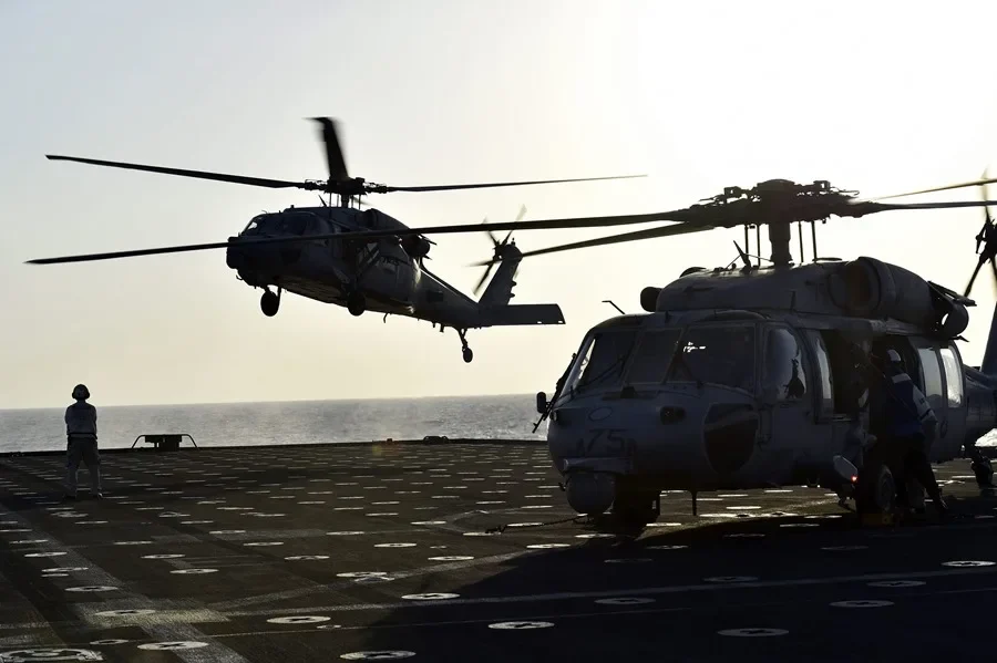 EE.UU. despliega helicópteros de combate cerca de Venezuela, según The Washington Post