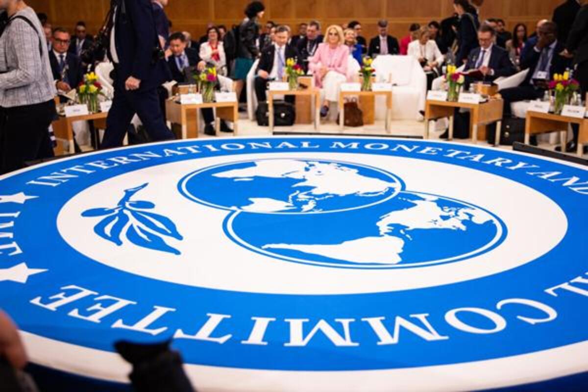 Vista general de una sesión plenaria del CMFI durante las Reuniones de Primavera del FMI y el Banco Mundial de 2025, celebradas en la sede del FMI en Washington, D. C., EE. UU., el 25 de abril de 2025. Las Reuniones de Primavera del FMI y el Banco Mundial de 2025 se celebrarán del 22 al 26 de abril en Washington, D. C. Foto: La Hora/EFE