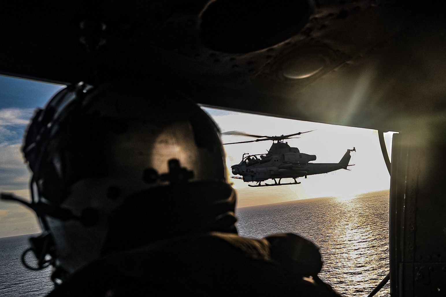 Helicópteros del Comando Sur realizaron prácticas con fuego real en el mar Caribe