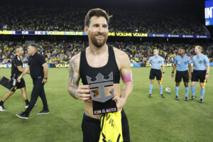 NASHVILLE, TENNESSEE - OCTOBER 18: Lionel Messi #10 of Inter Miami CF poses with the Icon of the Match Award after the MLS match between Nashville SC and Inter Miami CF at GEODIS Park on October 18, 2025 in Nashville, Tennessee.   Johnnie Izquierdo/Getty Images/AFP (Photo by Johnnie Izquierdo / GETTY IMAGES NORTH AMERICA / Getty Images via AFP)