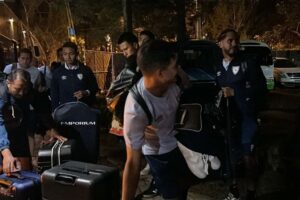 Tras un largo viaje por tierra desde El Salvador, la Bicolor llega a la federación