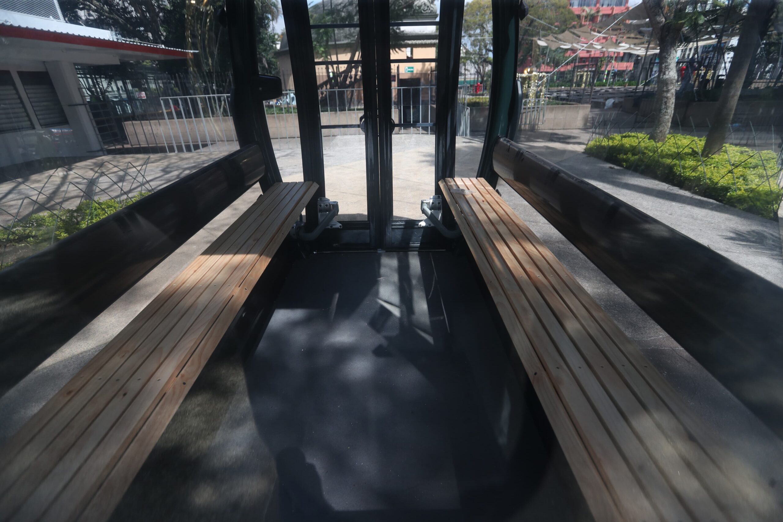 Cada cabina del AeroMetro tendrá capacidad para 12 pasajeros sentados y contará con cámaras de seguridad, sistemas de comunicación directa y botones de pánico para los usuarios. (Foto, Prensa Libre: cortesía)