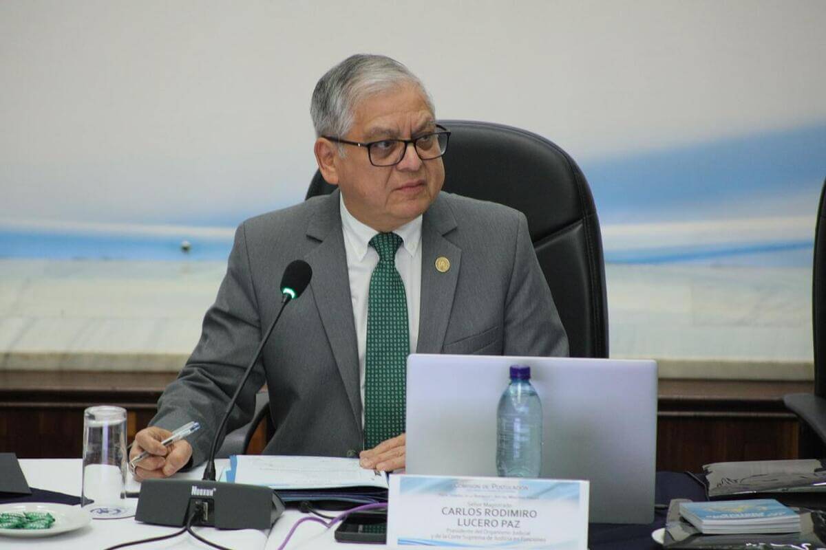El presidente en funciones de la CSJ, Carlos Lucero, convocó a su décimo segundo intento por elegir presidente del Organismo Judicial. Foto La Hora: Daniel Ramírez