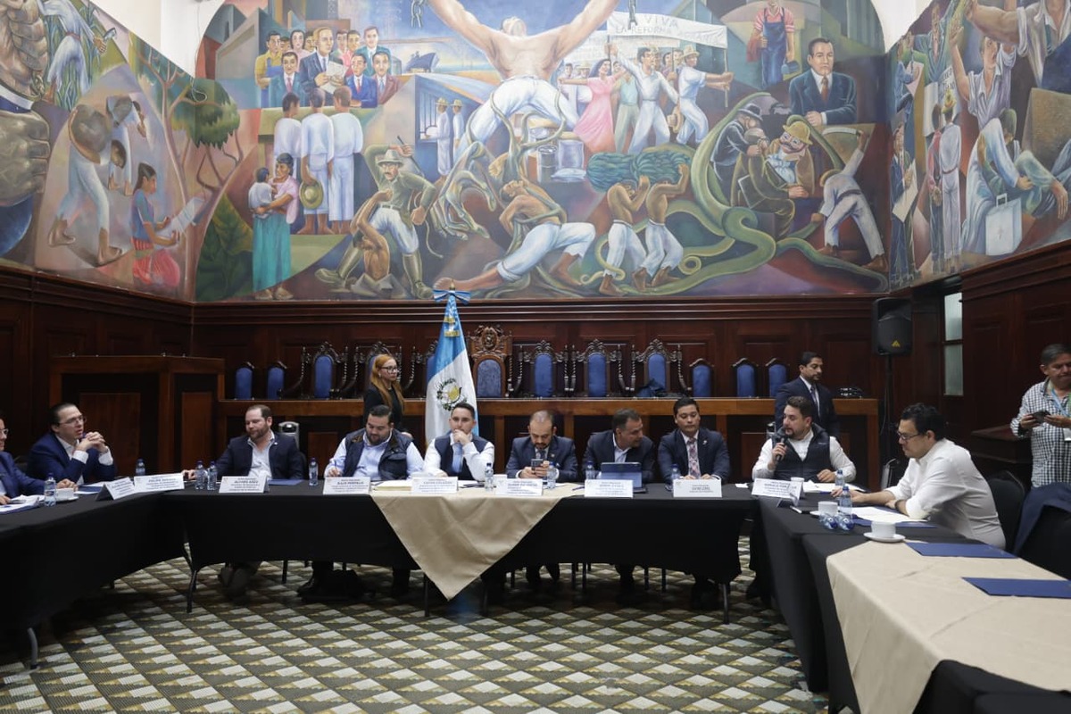Diputados discuten la propuesta de dictamen a la iniciativa de ley de lavado de dinero u otros activos. Foto: Congreso de la República