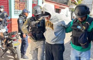 Las autoridades de la PNC y el MP informaron que los dos detenidos son presuntos integrantes de la Mara Salvatrucha. Foto La Hora: PNC