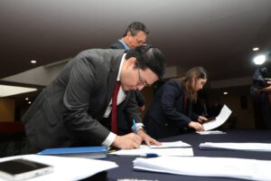 juramentan a comisiones paritarias y se espera la discusión de dos aspectos claves