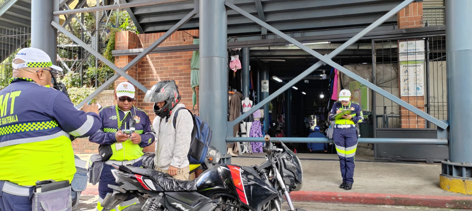 El Impuesto Sobre Circulación de Vehículos debe pagarse antes del 31 de julio; la SAT habilita el trámite en línea, distintas formas de pago y la descarga de la calcomanía electrónica.
